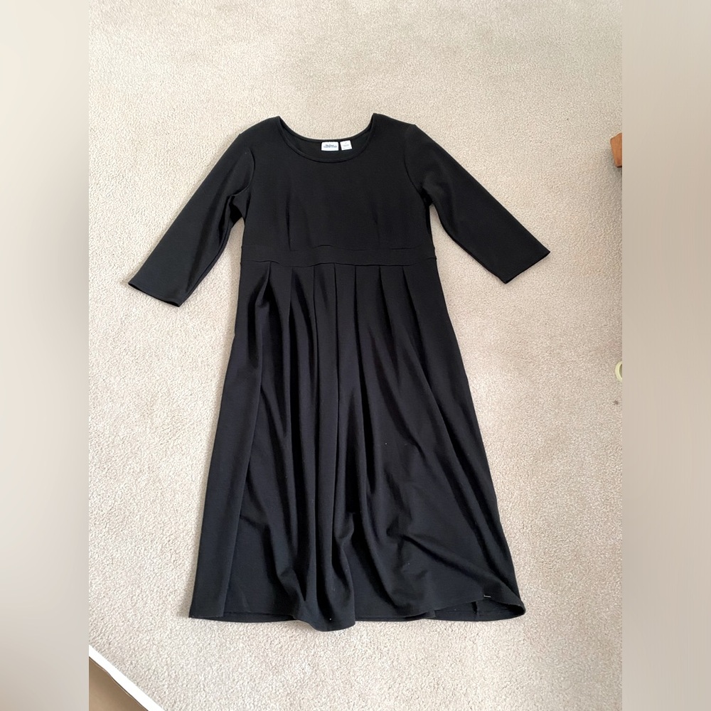 Classic black dress with waist pleating- like new condition!